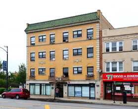 Los Vecinos Apartments in Chicago, IL - Foto de edificio - Building Photo