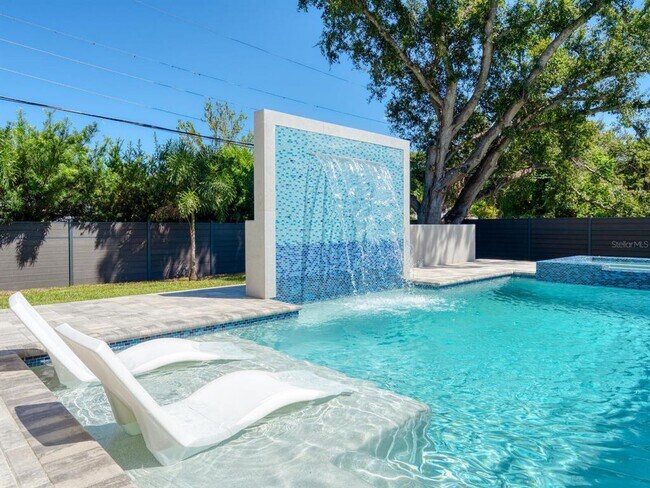 2467 Hyde Park St in Sarasota, FL - Building Photo - Building Photo