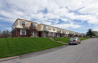 Caprice Chateau Apartments in Overland Park, KS - Building Photo