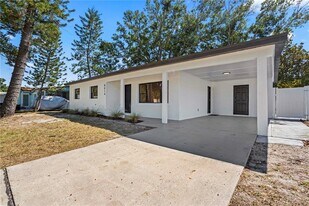 8014 W Comanche Ave in Tampa, FL - Building Photo