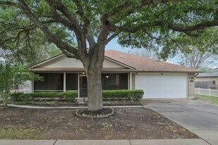1300 Leah Ln in Round Rock, TX - Building Photo
