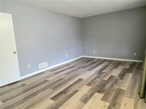 6593 Katie Ln in Morrow, GA - Foto de edificio - Building Photo