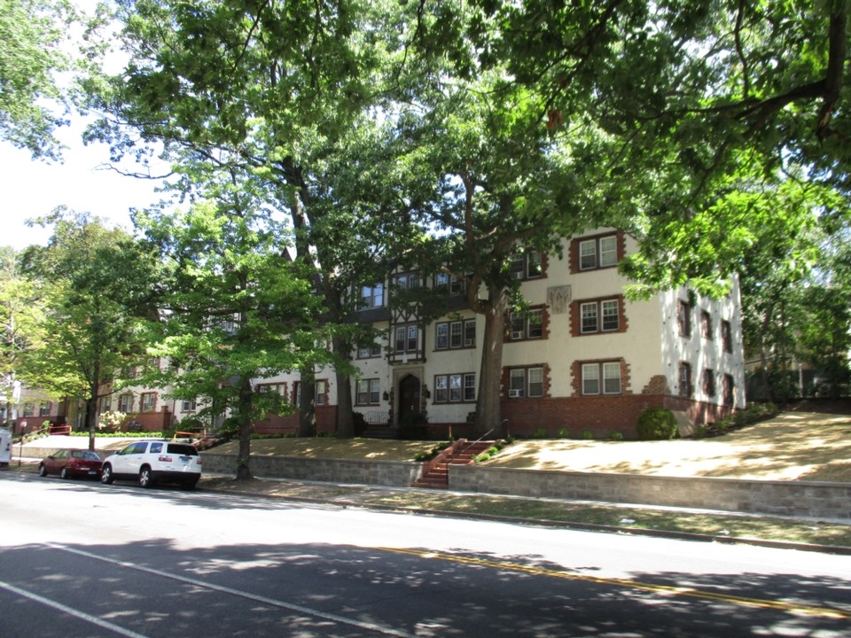 Boulevard Apartments in New Haven, CT - Building Photo