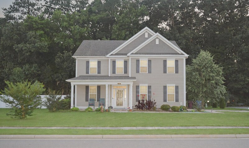 912 Lake Thrasher Dr in Chesapeake, VA - Foto de edificio