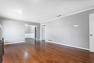 9306 Forest Hills Blvd in Dallas, TX - Building Photo - Building Photo