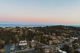 Lake Forest Commons in Lincoln City, OR - Building Photo - Building Photo