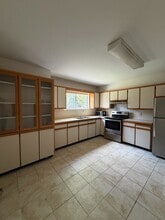 6337 Caulwynd Pl in Burnaby, BC - Building Photo - Building Photo