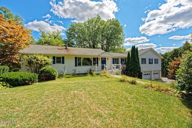 58 Beach Rd in Clifton Park, NY - Building Photo - Building Photo