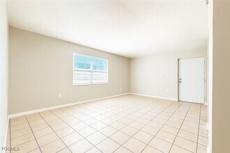 2105 Canal St in Ft. Myers, FL - Foto de edificio - Building Photo