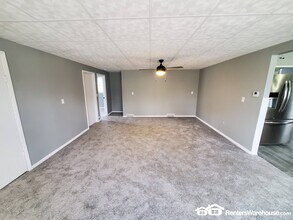 111 Douglas Ave W in Hector, MN - Foto de edificio - Building Photo