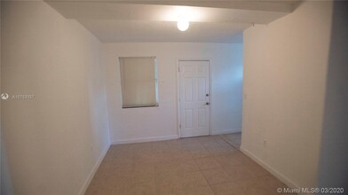825 NW 70th St-Unit -6 in Miami, FL - Foto de edificio - Building Photo