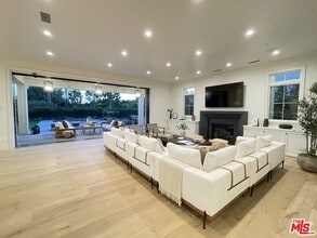 12730 Hanover St in Los Angeles, CA - Building Photo - Building Photo