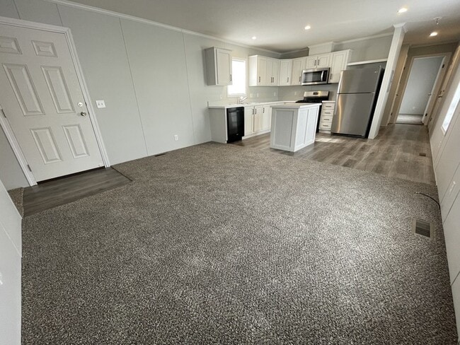 38035 Leverette Ave in Clinton Township, MI - Building Photo - Building Photo