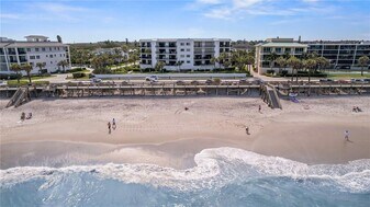 4101 Ocean Dr in Vero Beach, FL - Building Photo