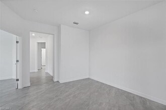 14001 Pine Lodge Ln in Ft. Myers, FL - Building Photo - Building Photo