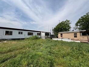 561 Shipman Rd in Haskell, TX - Foto de edificio - Building Photo