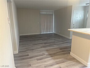 2966 Juniper Hills Blvd in Las Vegas, NV - Building Photo - Building Photo