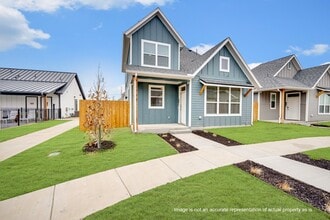 2404 Eaton St in Fort Worth, TX - Building Photo - Building Photo