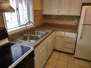 1566 Pleasant Rd, Unit J24 in Bradenton, FL - Building Photo - Building Photo