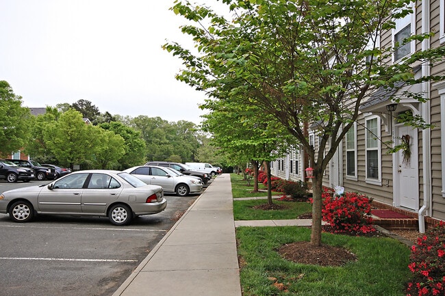 1039 Carrington Pl in Charlottesville, VA - Building Photo - Building Photo