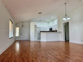 4481 Dogwood Cir in Weston, FL - Building Photo - Building Photo