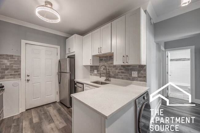 property at 1417 W Hutchinson St