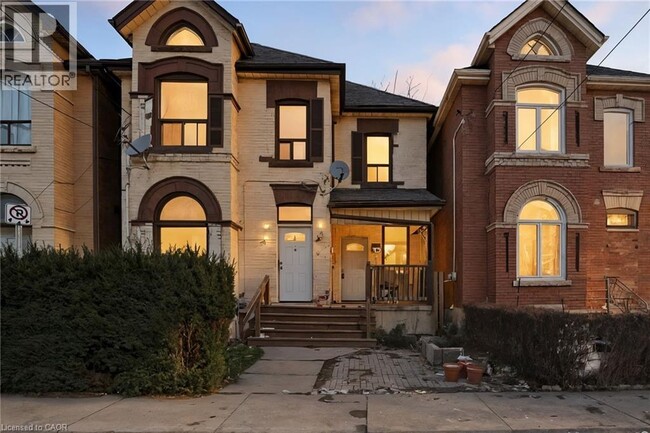 property at 26 Murray St W