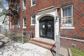 4115 Warren St in Flushing, NY - Foto de edificio - Building Photo