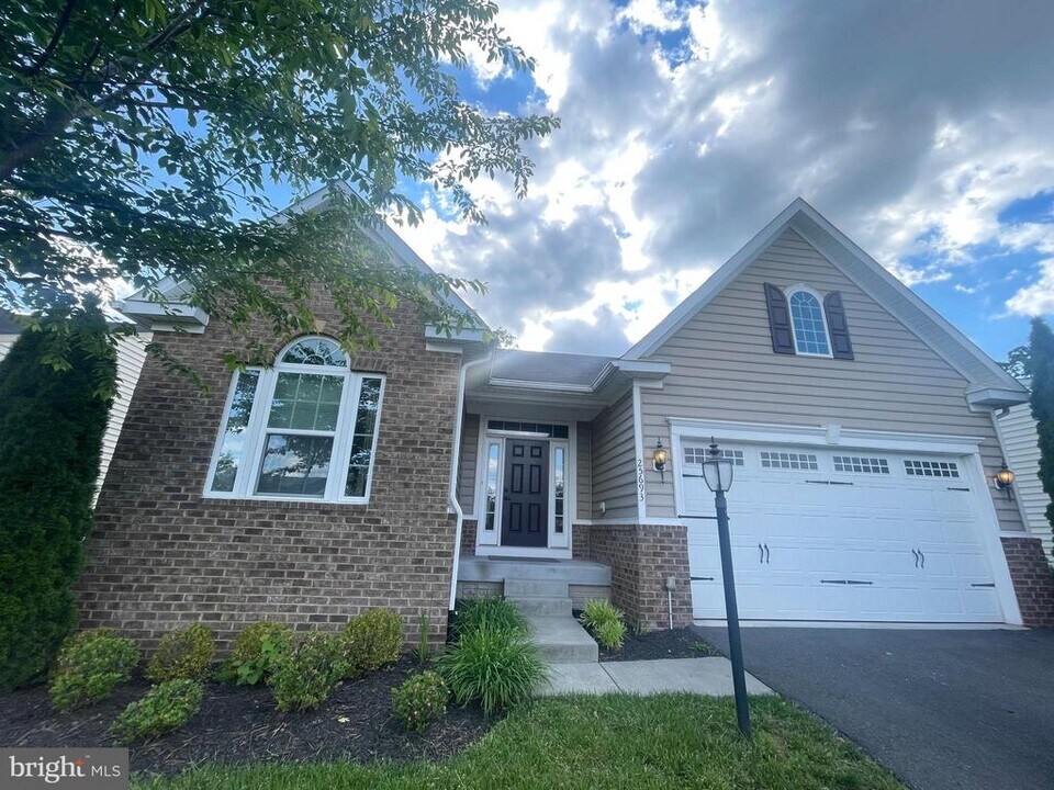 25693 Success Dr in Aldie, VA - Building Photo