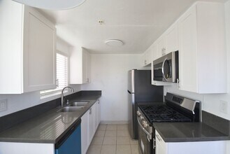 5002 Tujunga Ave in Los Angeles, CA - Building Photo - Building Photo