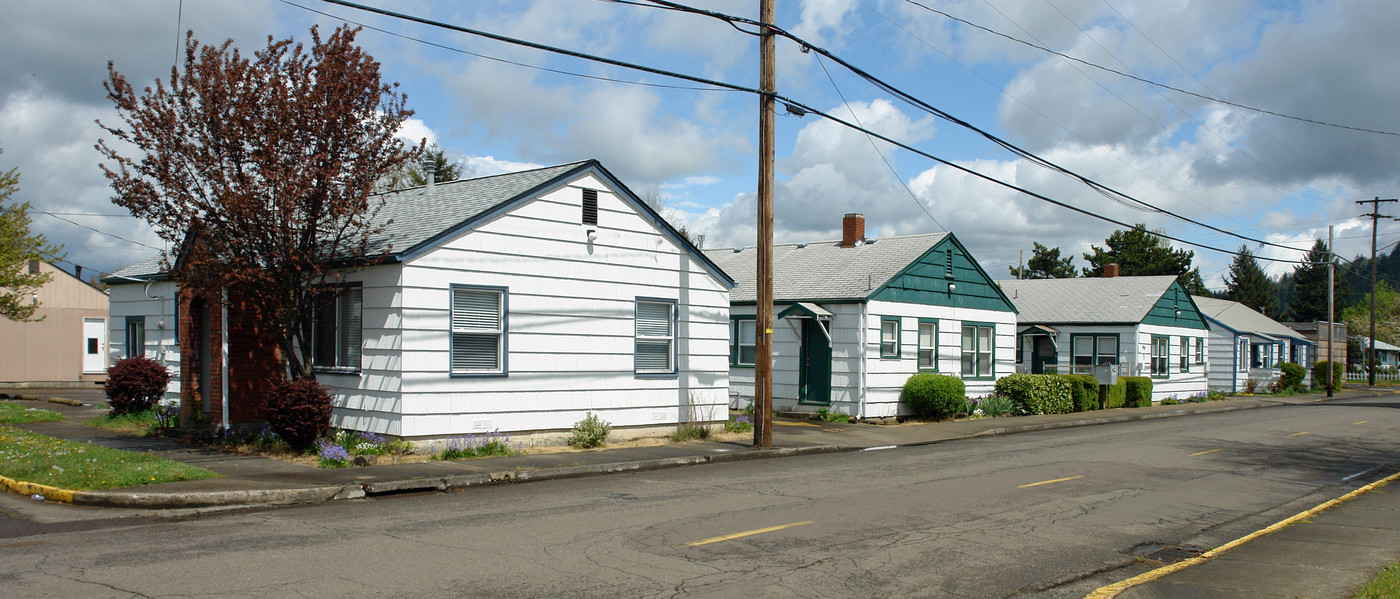 401 Milton St in Lebanon, OR - Building Photo