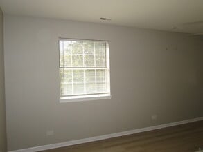 557 E Shag Bark Ln in Streamwood, IL - Building Photo - Building Photo