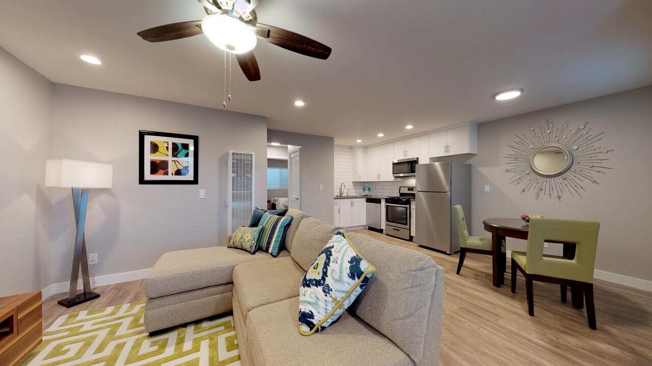 303 W Clemmens Ln in Fallbrook, CA - Building Photo