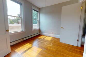568 Green St, Unit 3 in Cambridge, MA - Building Photo - Building Photo