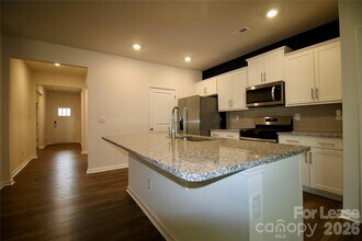 1121 Secrest Cmns Dr in Monroe, NC - Foto de edificio - Building Photo