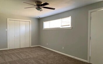 5427 Willow Glen Dr in Houston, TX - Building Photo - Building Photo