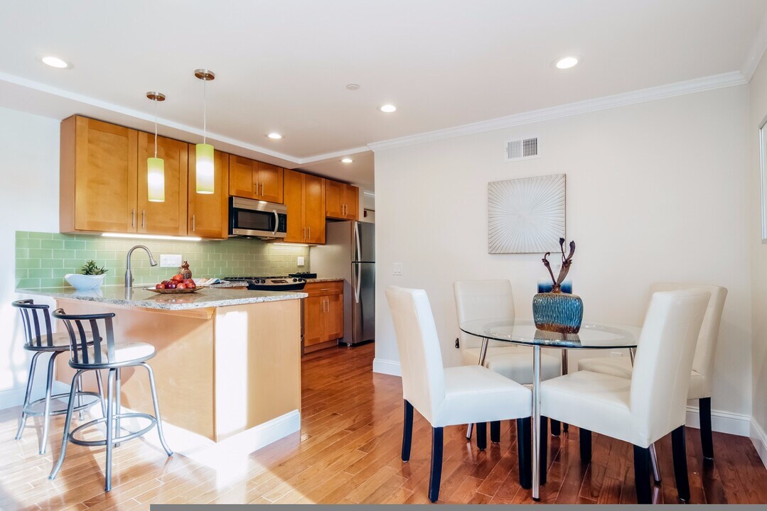 320 Maverick St, Unit 1 in Boston, MA - Building Photo