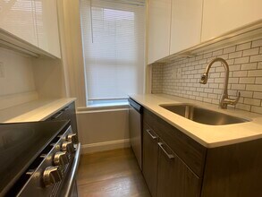 125 Park Dr, Unit 33 in Boston, MA - Building Photo - Building Photo
