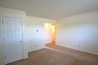502 E George St, Unit D in Kirksville, MO - Building Photo - Building Photo