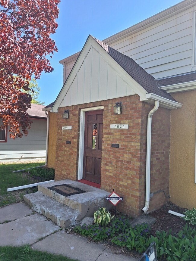 3027 Buchanan St NE, Unit Duplex Unit