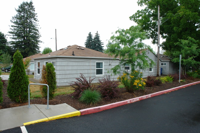 Highland Cottages in Salem, OR - Building Photo - Building Photo