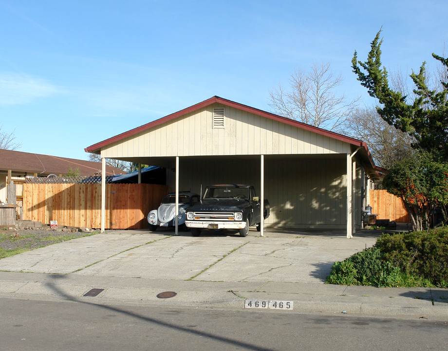 465-469 Inglewood Dr in Santa Rosa, CA - Building Photo