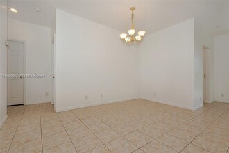 1877 Aspen Ln in Weston, FL - Building Photo - Building Photo