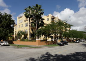 La Hacienda in the Gables Apartments