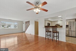 102 Revere Dr in Harleysville, PA - Building Photo