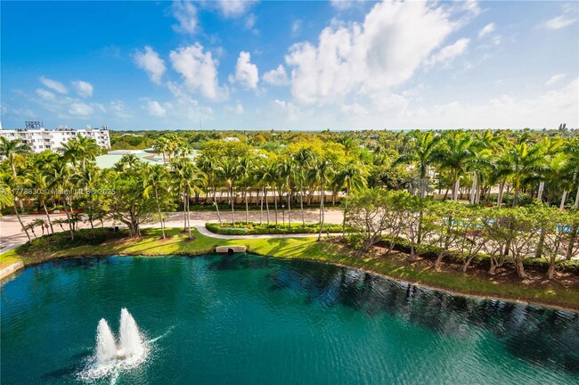 747 Crandon Blvd in Key Biscayne, FL - Building Photo - Building Photo
