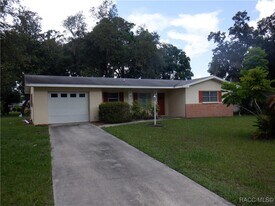 9513 E Village Green Cir in Inverness, FL - Building Photo