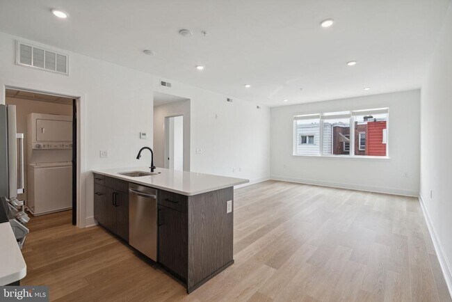 1419 W Grange Ave in Philadelphia, PA - Building Photo - Building Photo