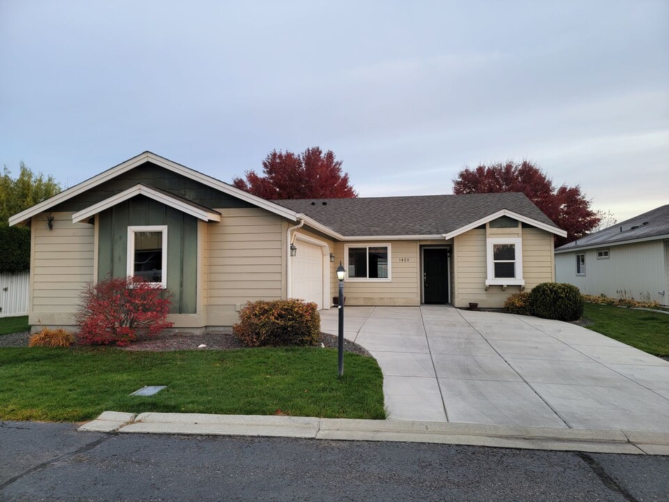 1428 Larkspur Dr in Richland, WA - Building Photo