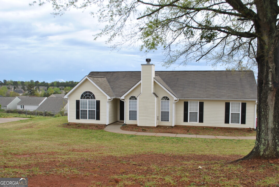 233 Ferguson Ave in Locust Grove, GA - Building Photo